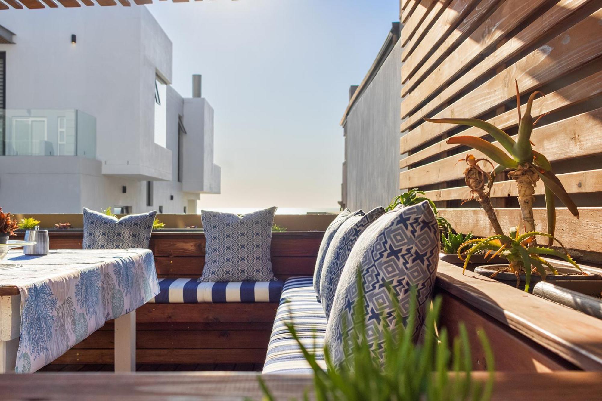 The Sandcastle Guesthouse - Melkbosstrand Bagian luar foto